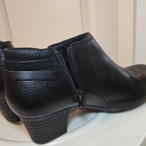 Clarks women's cushion collection mini ankle boots (size 7 1/2) - Picture 5 of 9